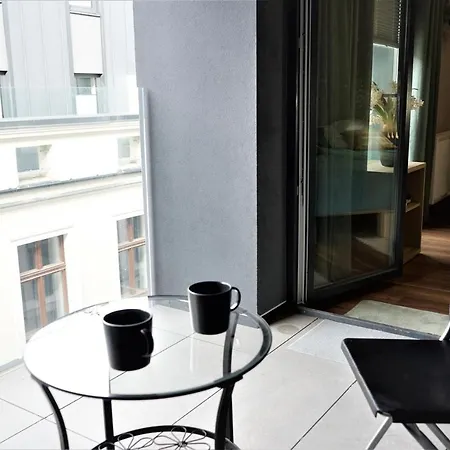 Apartment Piotrkowska 44 *